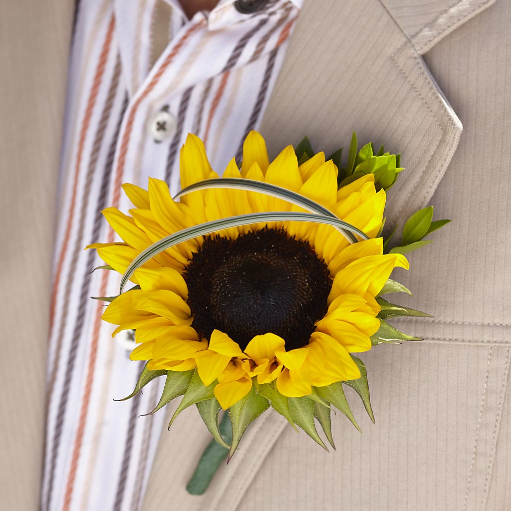 Free Spirit Boutonniere – Blossom Street Florist, Lauderhill FL