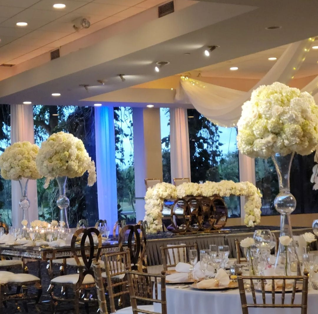 Elegant white wedding flowers