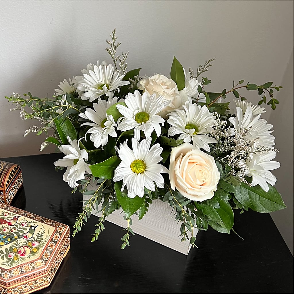 Fresh Linen Box Bouquet –  Blossom Street Florist, Lauderhill FL